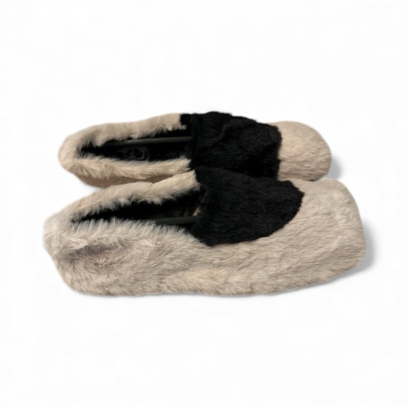 VHNY Black and Cream Faux Fur Loafers NEW - Picture 2 of 3